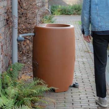 Raintab die Regentonne mit Waschbecken und Fußpumpe